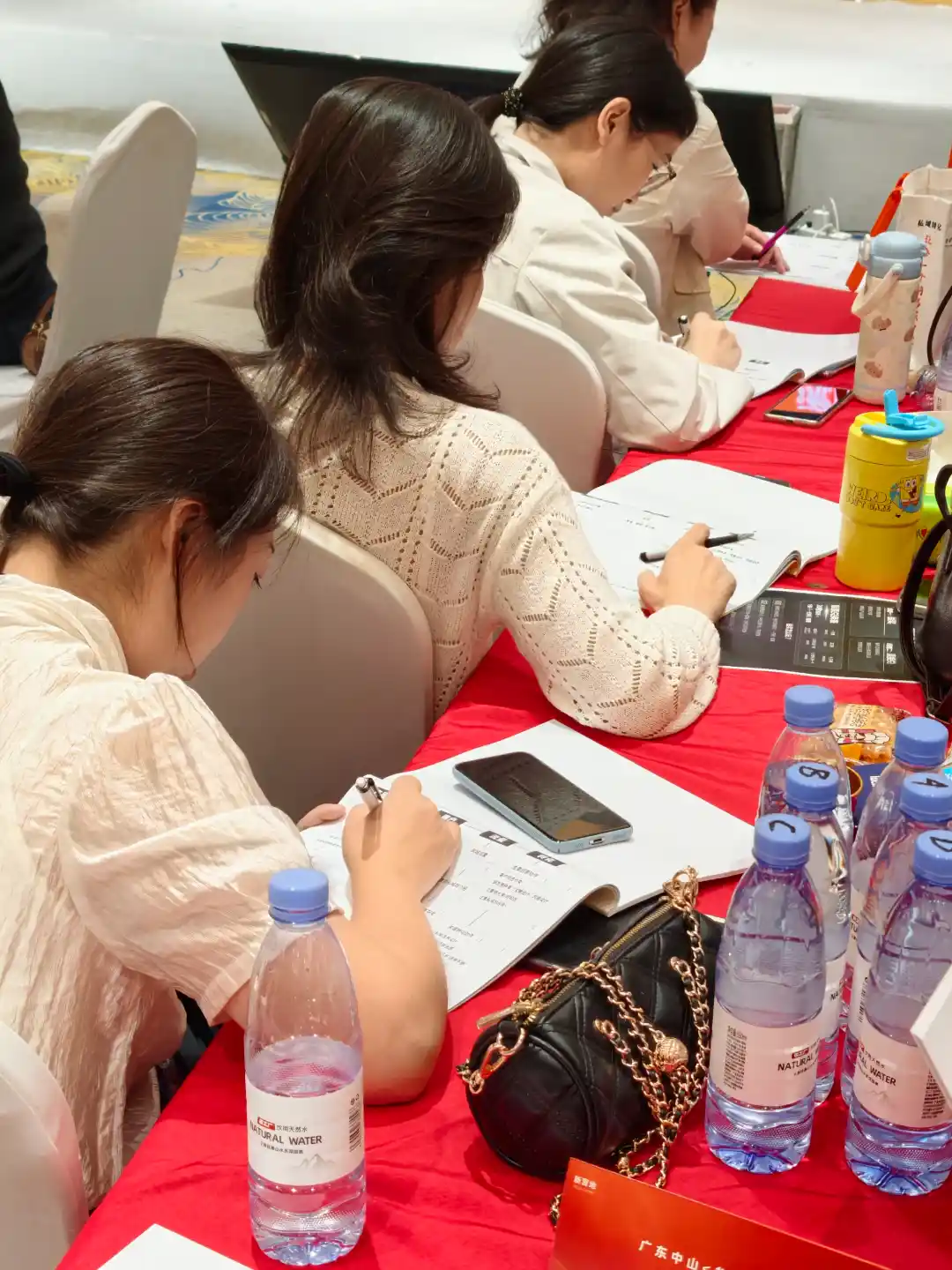 儿童影楼私域社群如何提高宝妈群活跃度与转化?