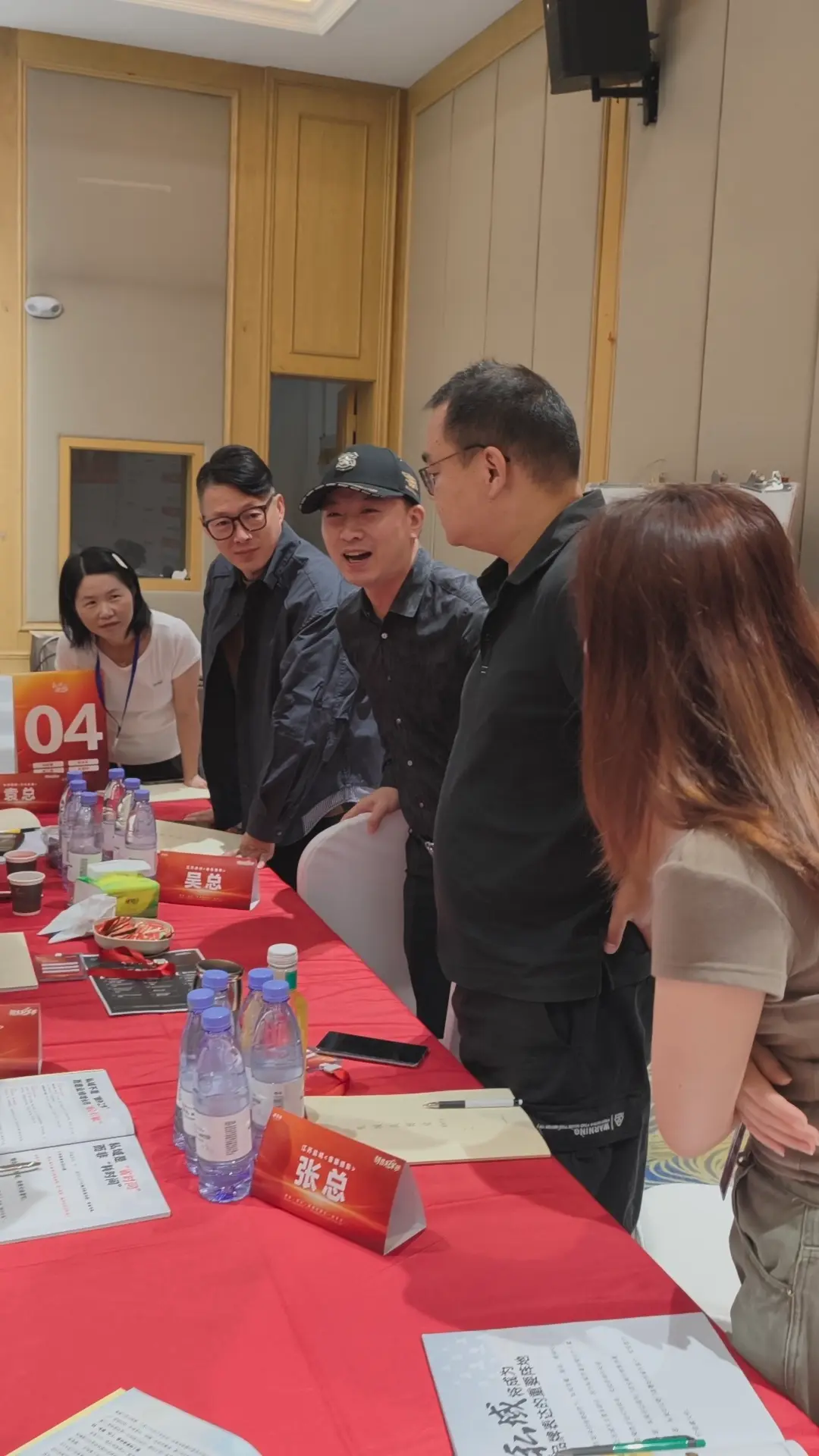 儿童影楼员工不愿意私聊跟进客户怎么解决?