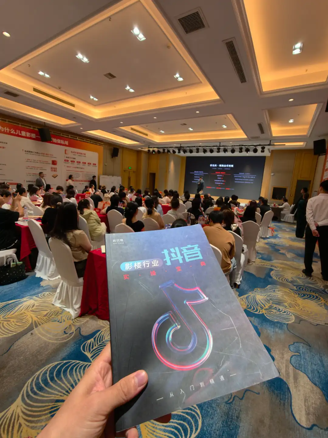儿童影楼低价引流搭配大一销策略