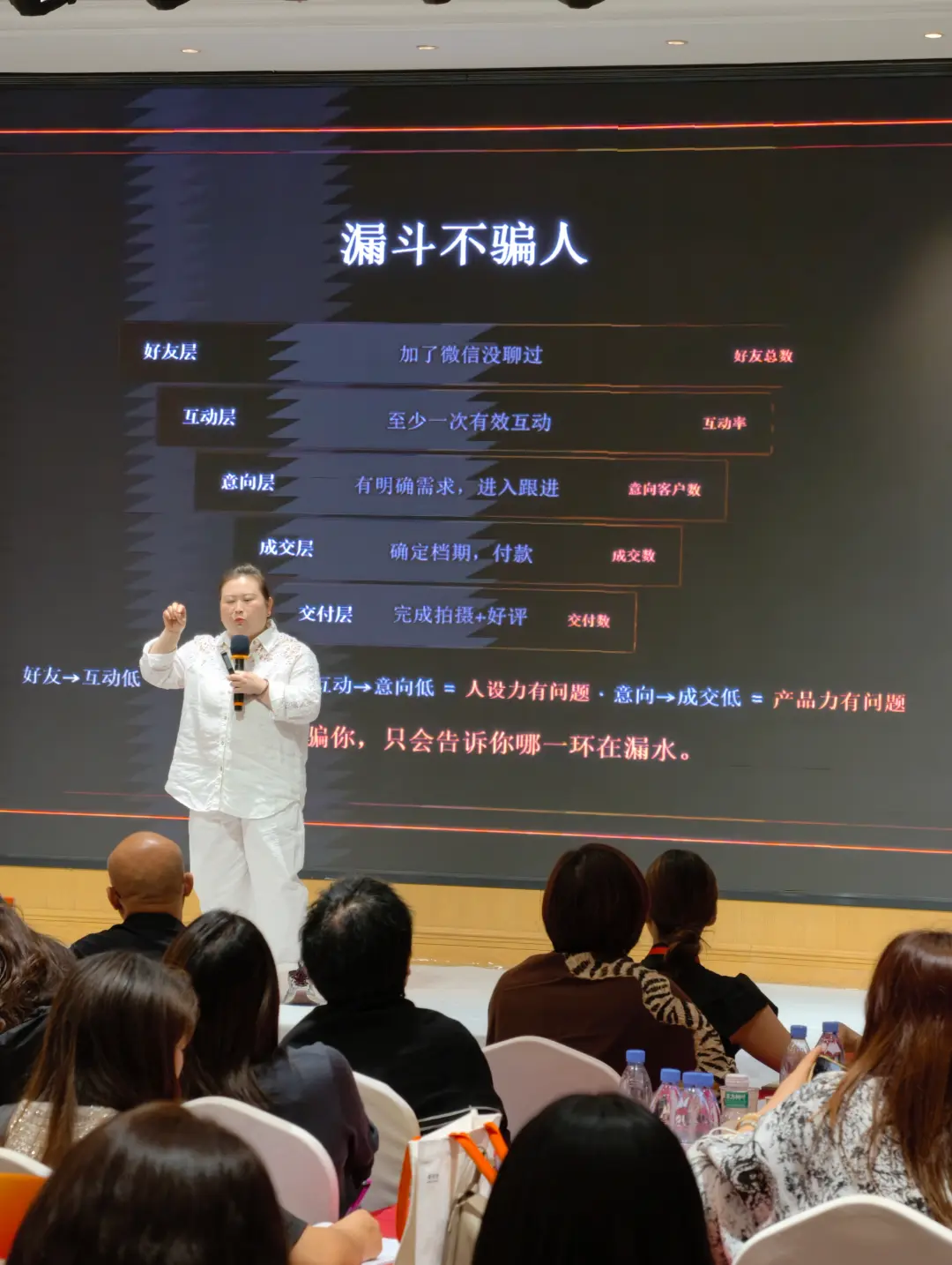 员工离职把客户也带走了,怎么防止这种风险?