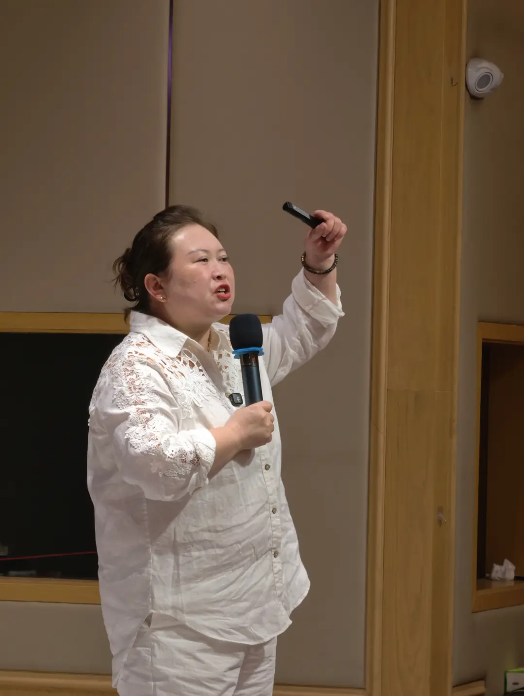 员工离职把客户也带走了,怎么防止这种风险?