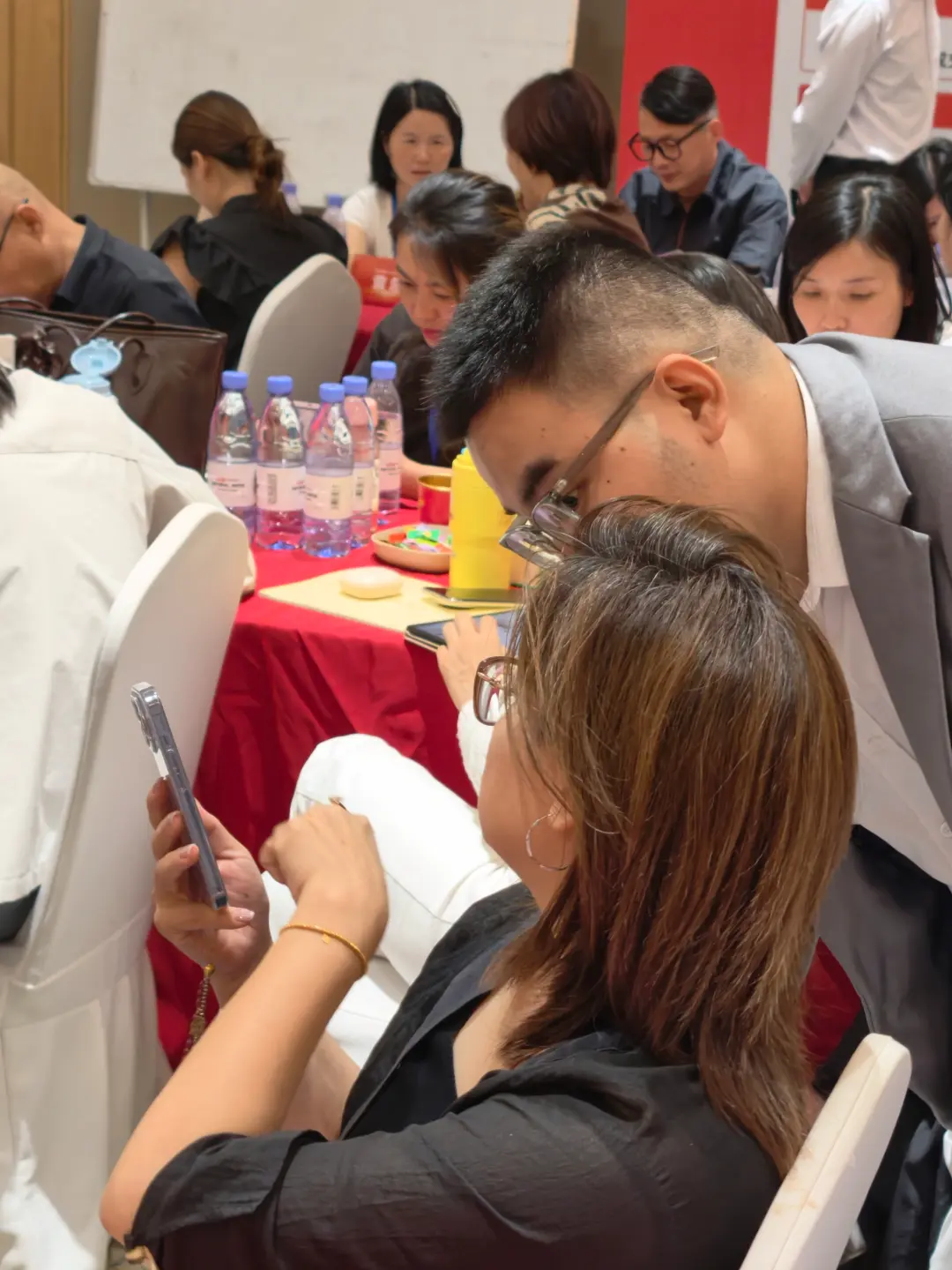 私域是不是就是加个微信,然后天天群发消息?