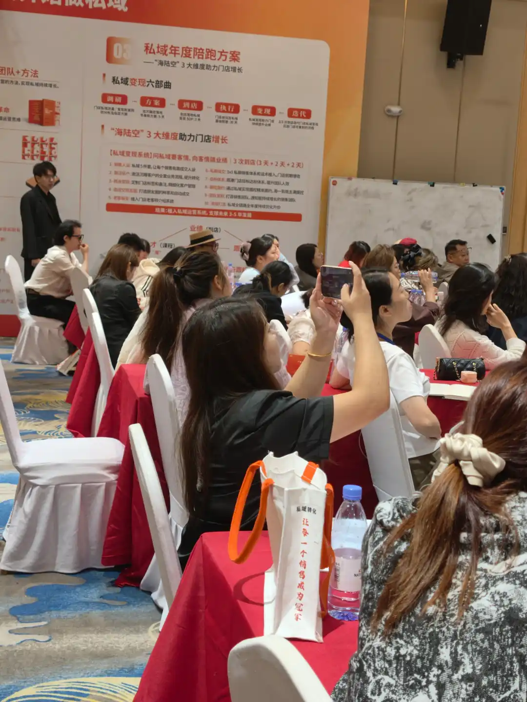 怎么让客户拍完照后,还愿意持续关注我的朋友圈?儿童影楼私域运营