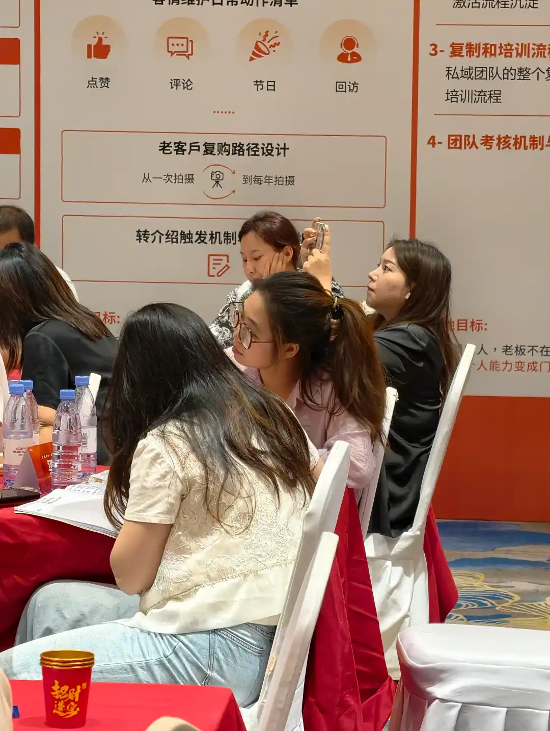儿童影楼获客越来越难?低成本渠道:① 本地母婴店/月子中心/幼儿园异业合作;② 短视频本地号+POI 挂载;③ 老客转介绍设计;④ 公域团购到店后的私域承接(到店才是私域的开始)