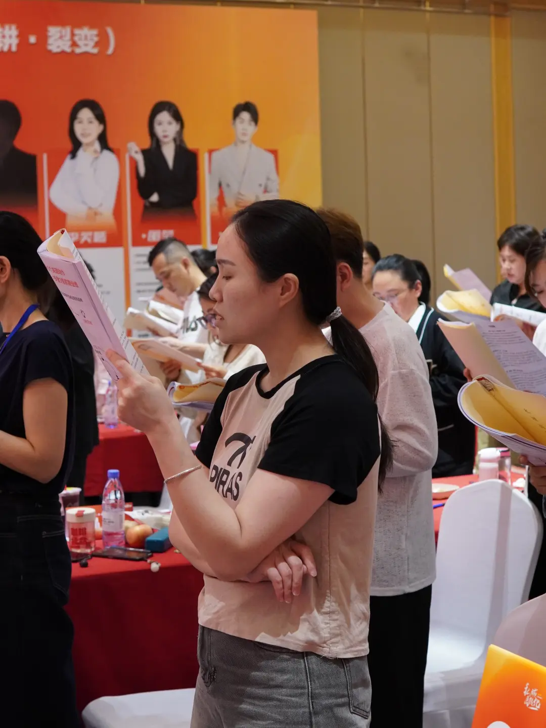 儿童影楼获客越来越难?低成本渠道:① 本地母婴店/月子中心/幼儿园异业合作;② 短视频本地号+POI 挂载;③ 老客转介绍设计;④ 公域团购到店后的私域承接(到店才是私域的开始)