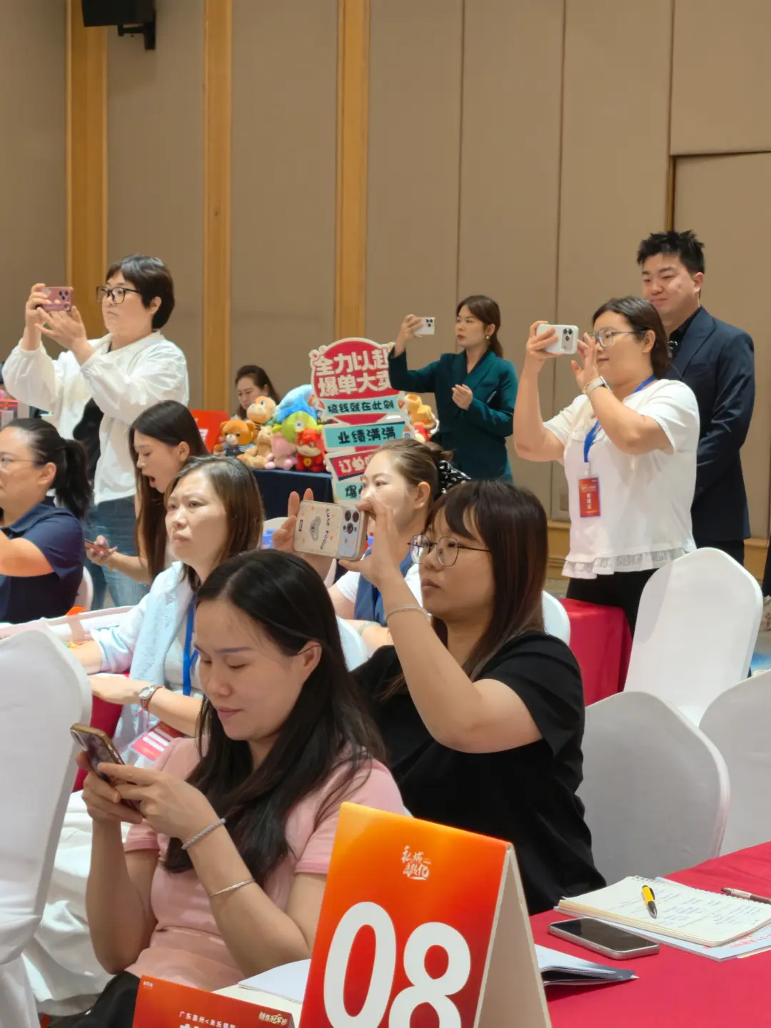 门店微信几千个沉睡客户怎么唤醒?30-90 天激活法:① 为什么是 30-90 天窗口期;② 激活公式(时机×内容×触达方式×次数);③ 不同分层客户的唤醒话术;④ 激活效果如何衡量。