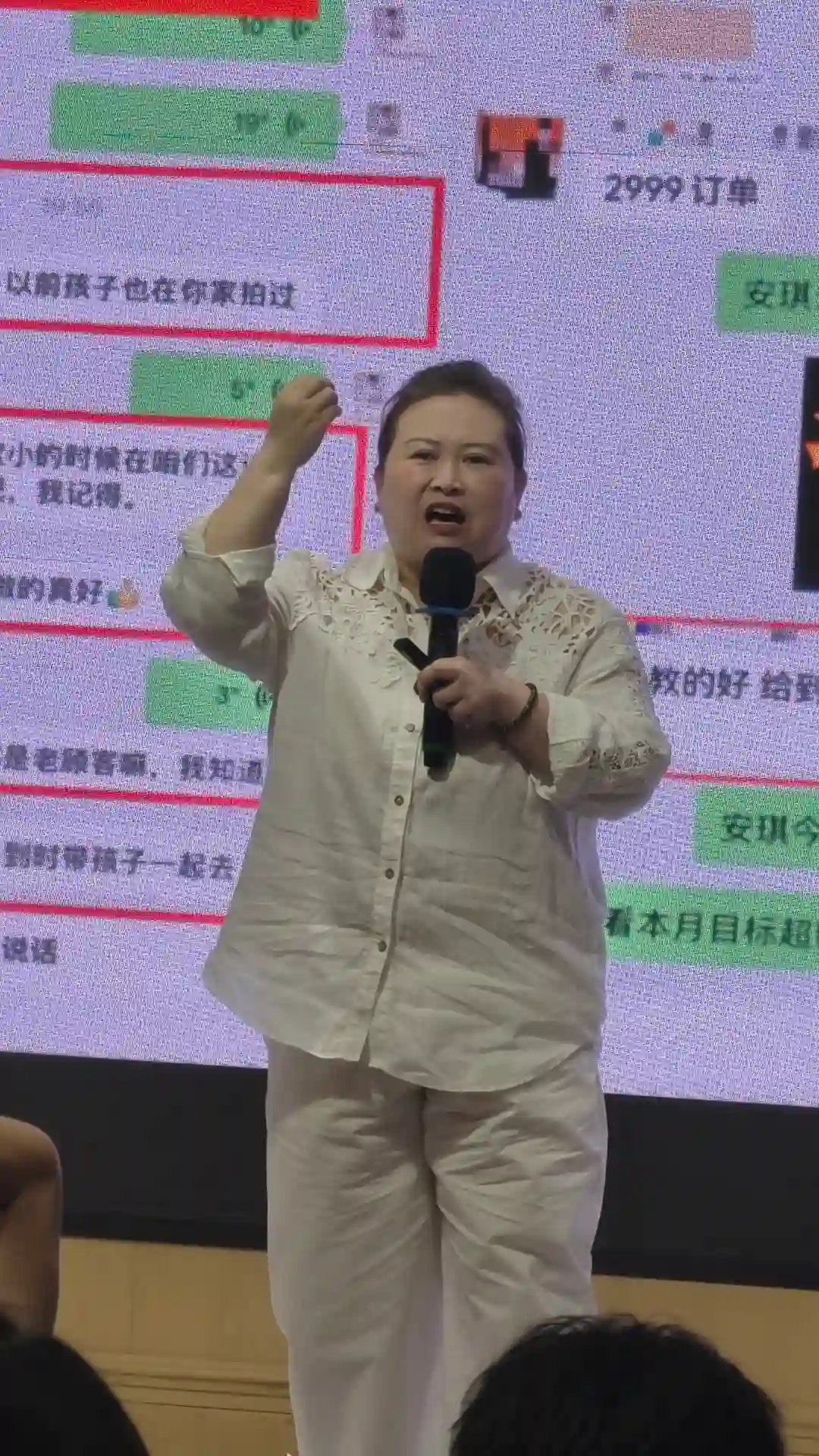 我微信里客户不少，但一谈钱就沉默，私域辅导能解决这个问题吗？儿童影楼私域运营