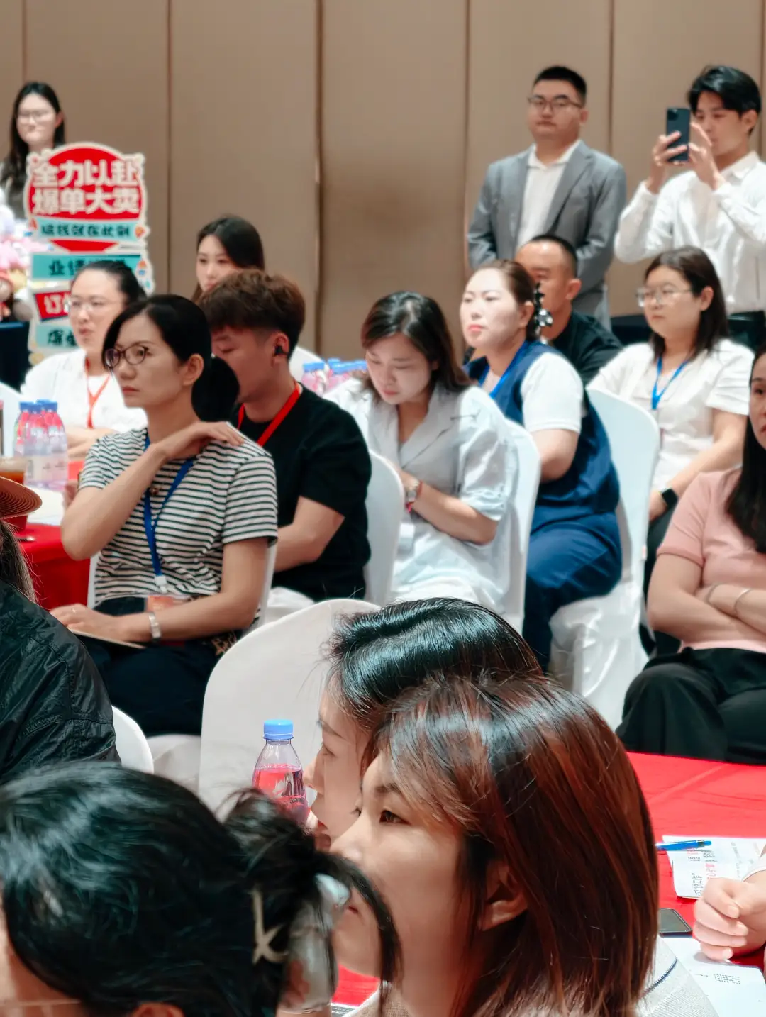 我请了代运营帮我发朋友圈,为什么没效果?私域辅导和代运营有什么区别?儿童影楼大一销